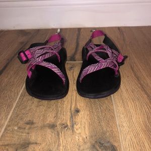 Size:3 faded pink Chacos!!